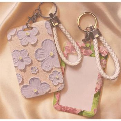 Бейдж вертикальный 110 х70мм deVENTE. Flowers, с петлей из кож/зама на металлическом кольце с карабином, ассорти 2 дизайна, 8093410 